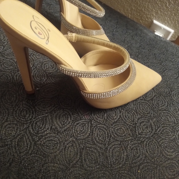 Elegant Beige Women's Heels with Rhinestone Straps Size 6 - Picture 3 of 9